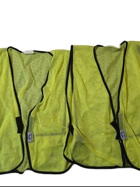 2 Pyramex One Size Hi-Vis Yellow Mesh Hook And Loop Safety Vests